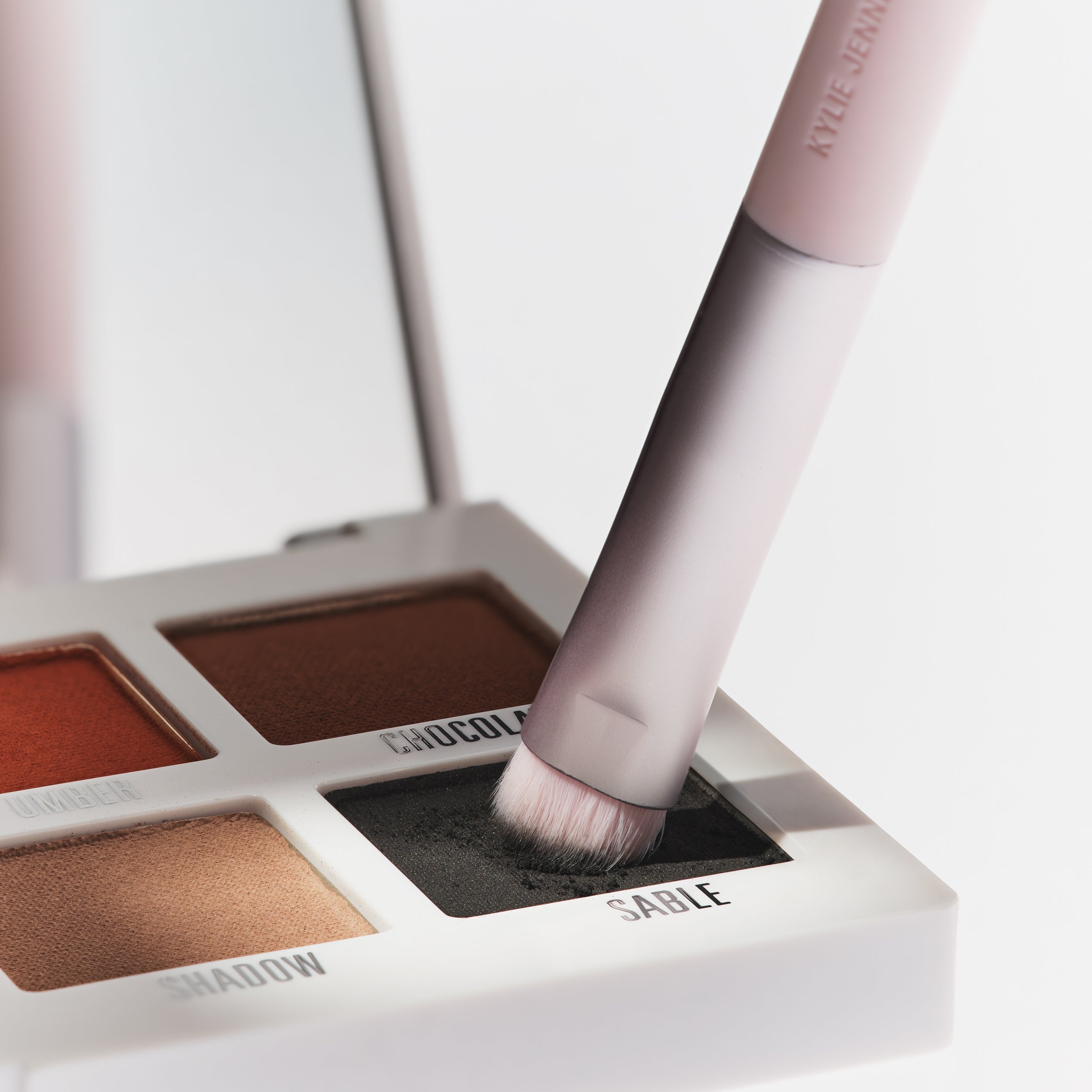 KJC_EYEB_25_Brush6_Eyeshadow_Sable_CP_859_Hero_WS_1261742c-6c86-4c52-87fa-5d2abf0ed6c0.jpg