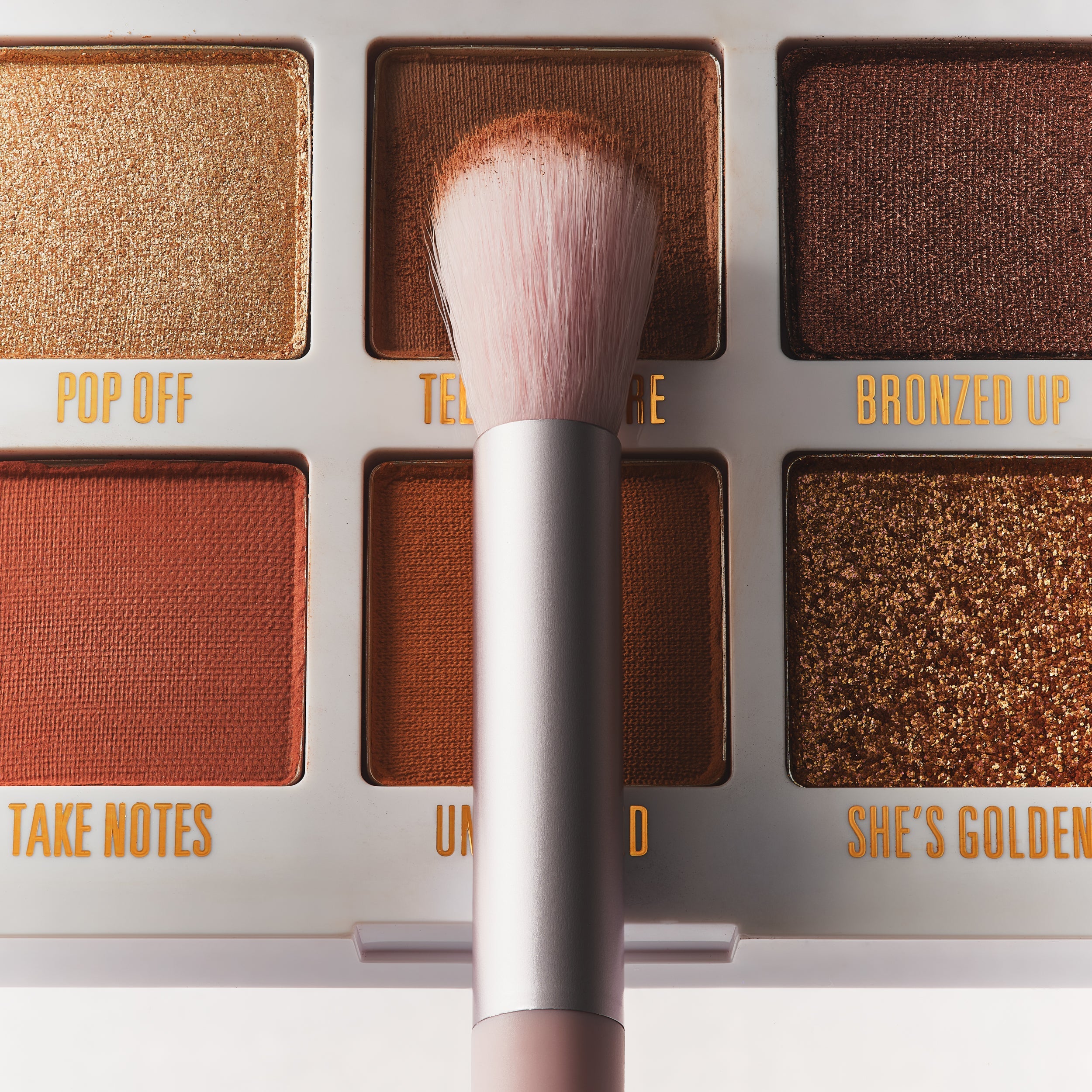 KJC_EYEB_25_Brush7_NextToEyeshadow_CP_1300_Hero_WS_63854265-380d-4599-b4ef-f1bf692de3b9.jpg