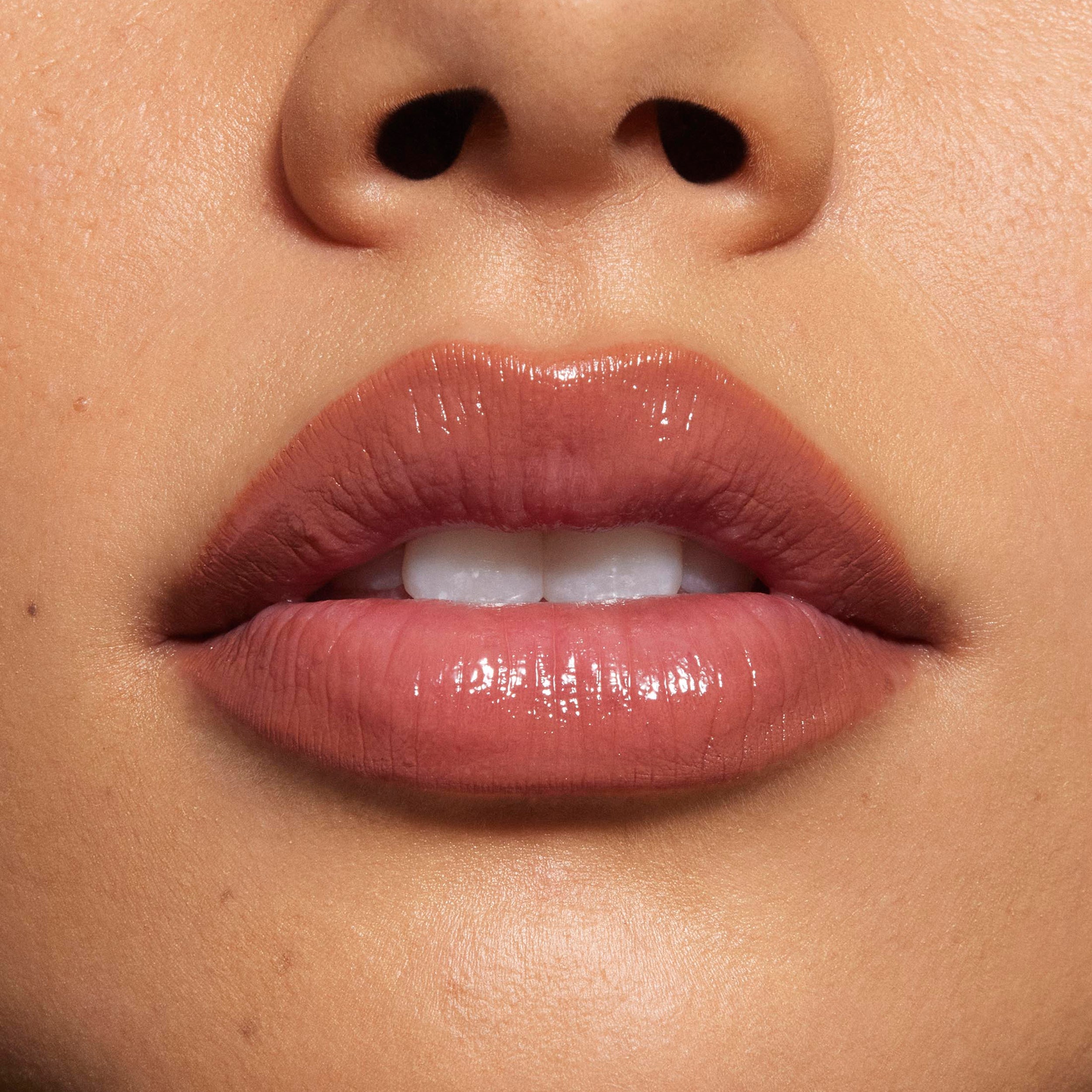 KJC_GLK_25_LipMacro_Kylie_01_WS.jpg