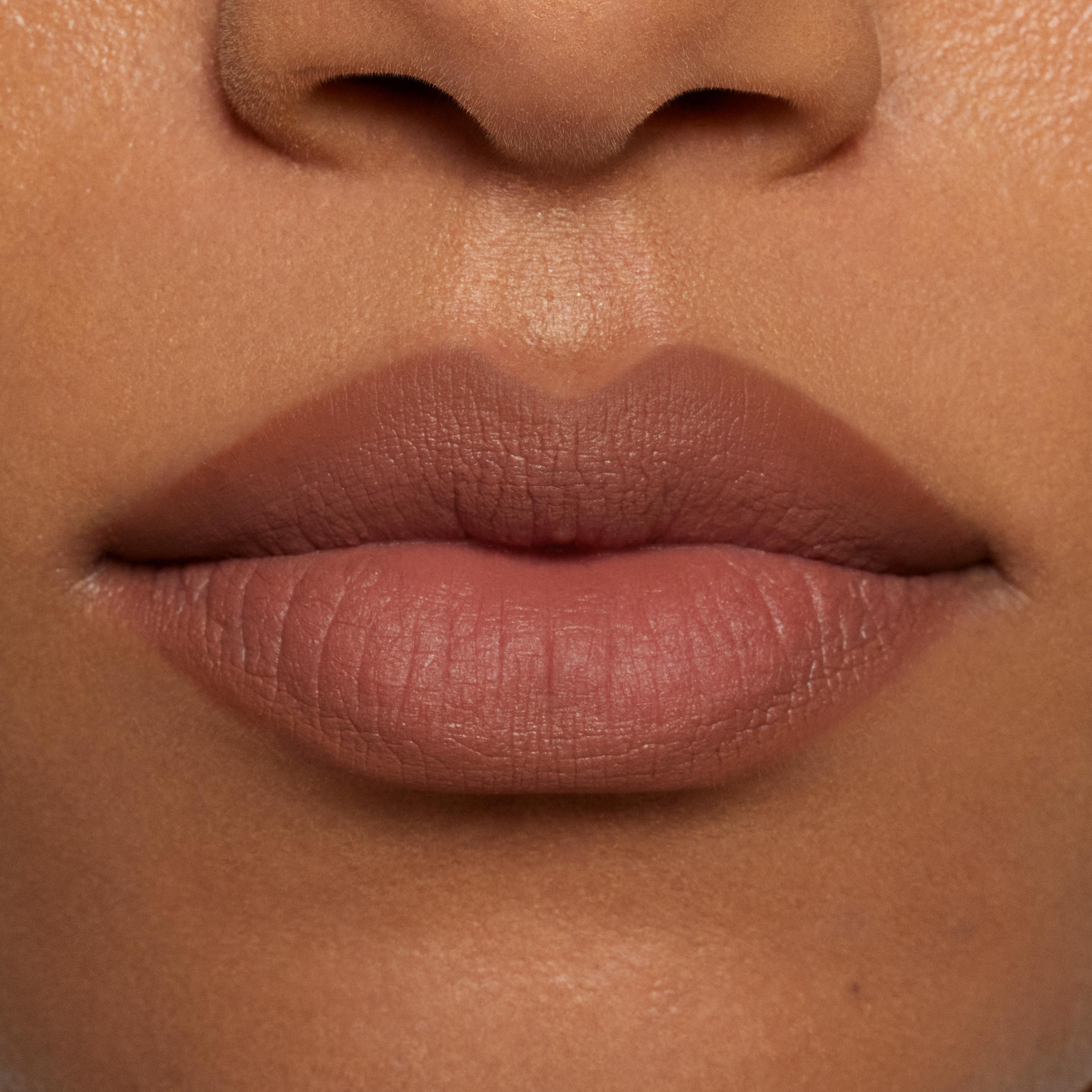 KJC_PLK_26_Lip-Macro_Dolce-K_038089_WS.jpg