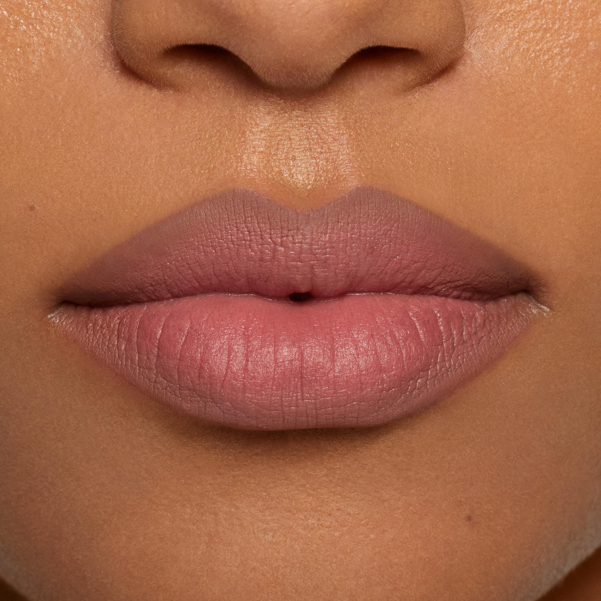 KJC_PLK_26_Lip-Macro_Kylie_038093_WS.jpg