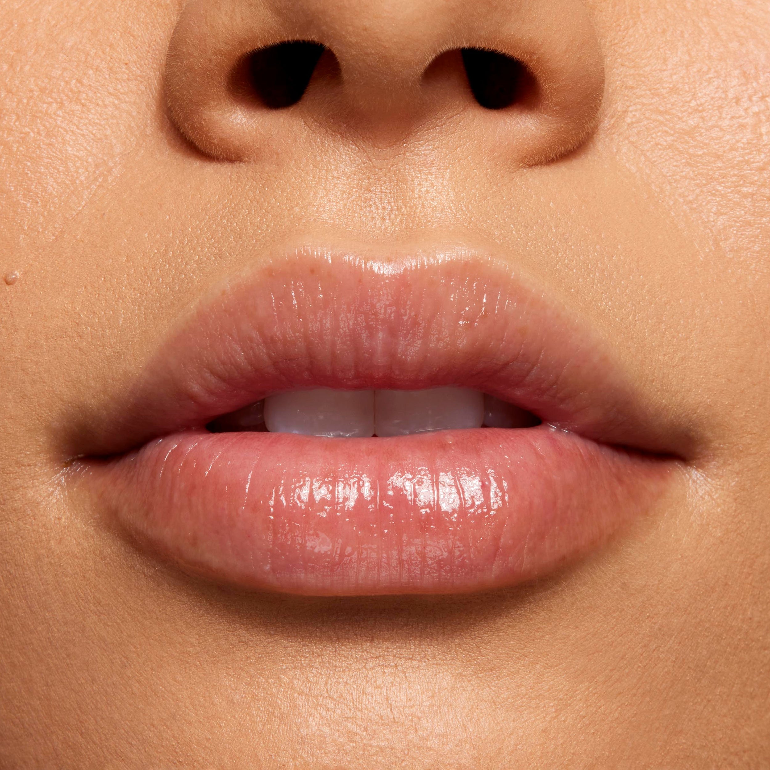 KJC_SUMMER_26_Lip_Macro_Cloud_Balm_Clear_01.jpg