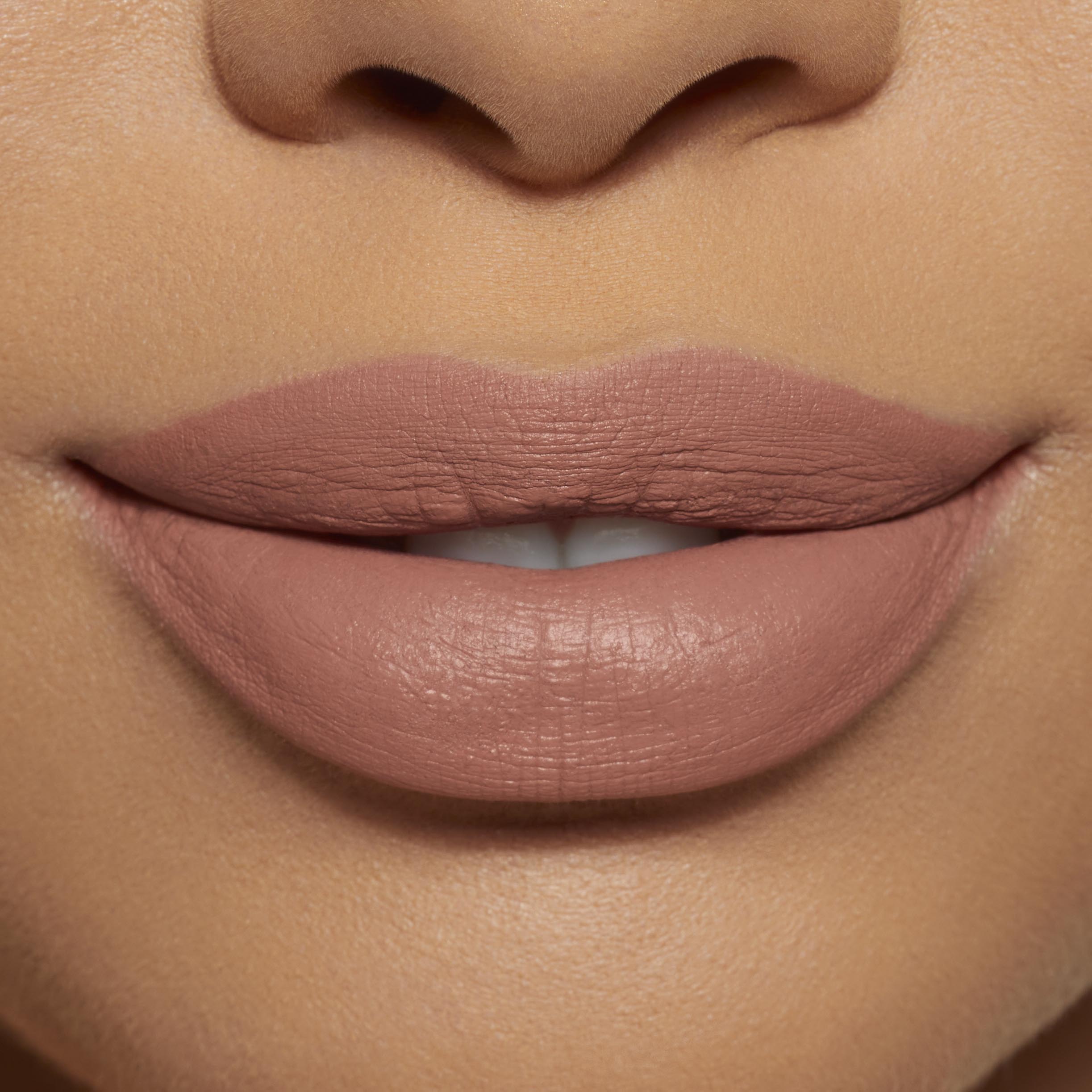 KJC_VLK_22_LipMacros_Bare_02.jpg