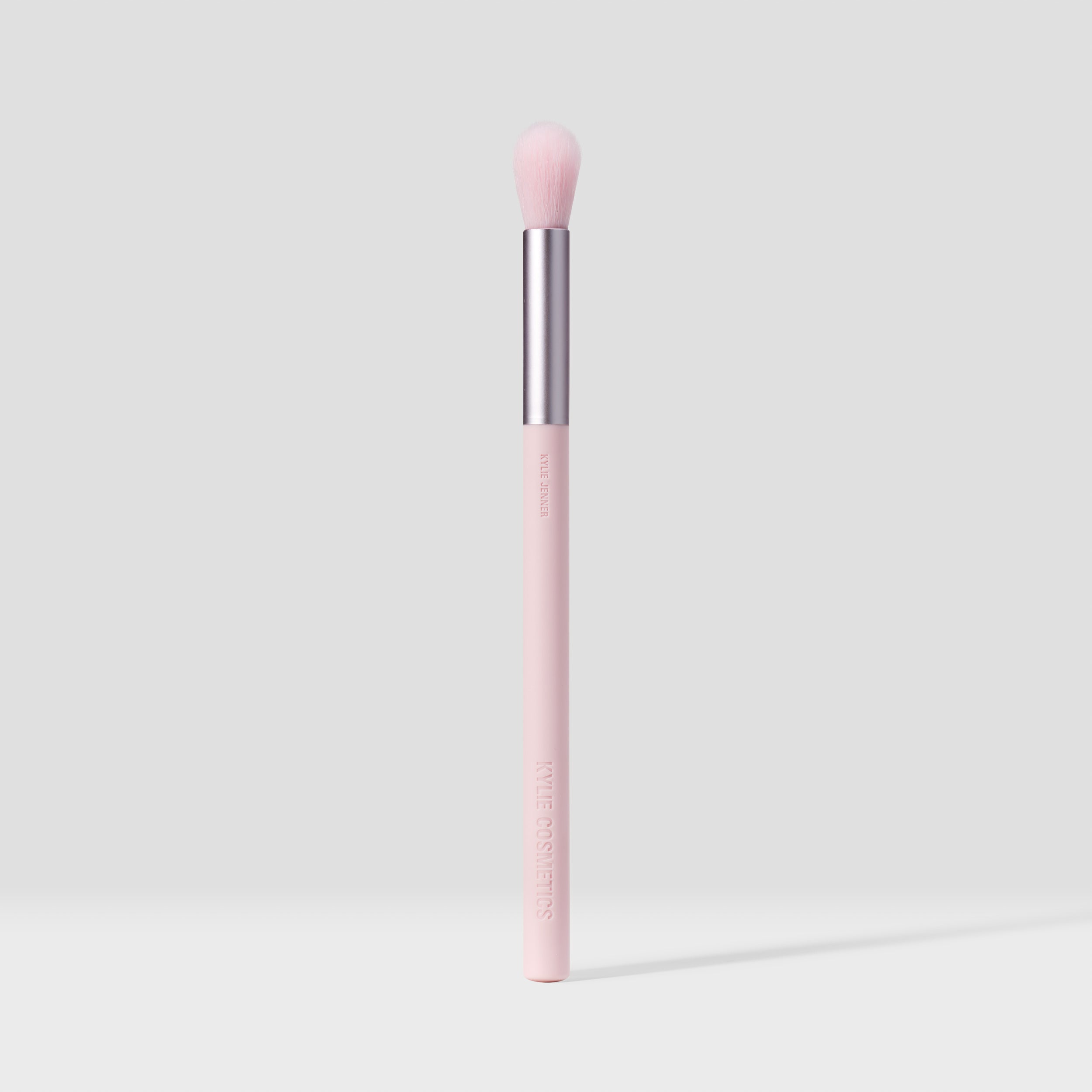 eyeshadow-all-over-blending-brush_61cd3a41-14da-4448-b8af-5bc9310d0699.jpg