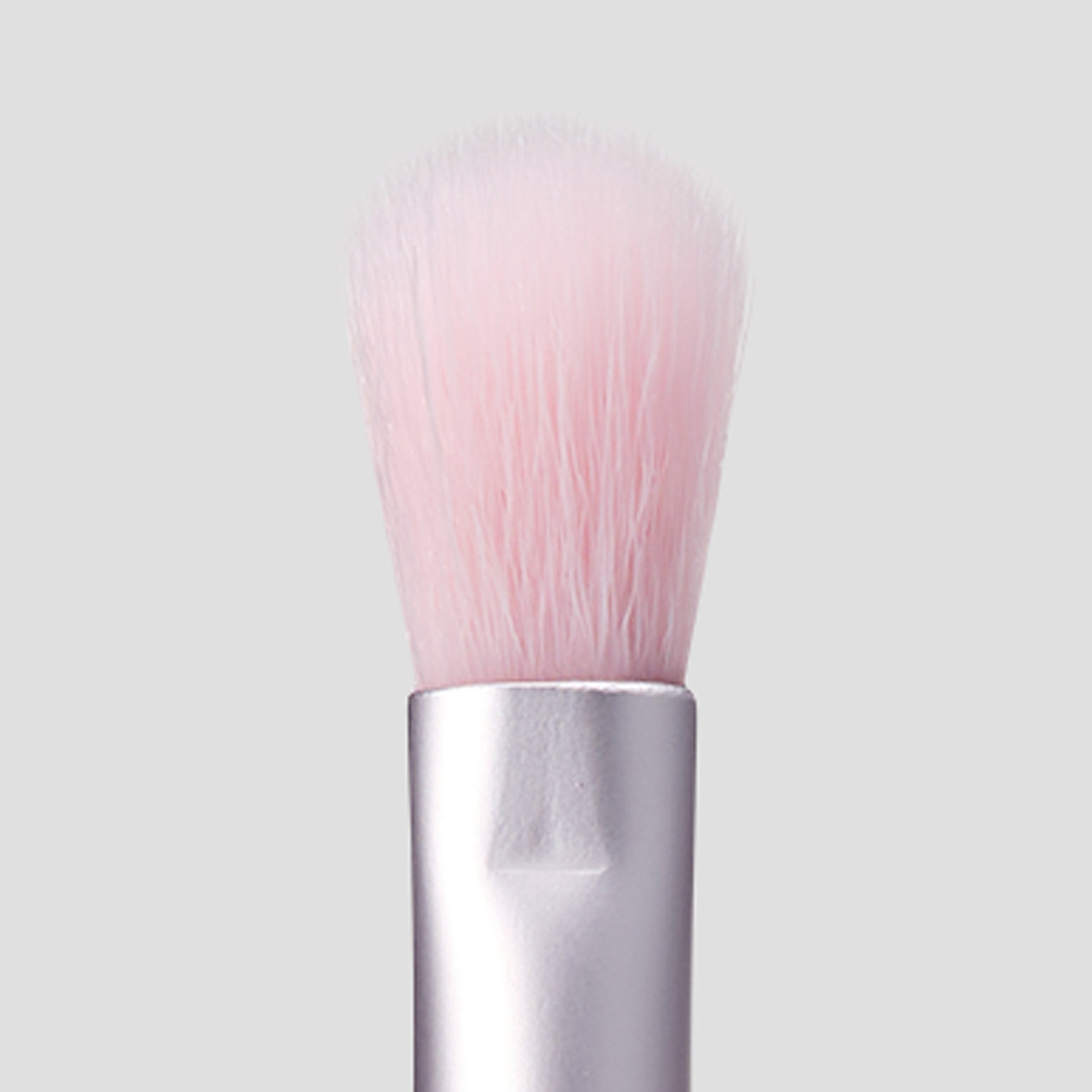 v3_Single-Eyeshadow-Brushe_ecomm_bfef91e6-01a0-4cca-8f5b-5a199f1b153a.jpg