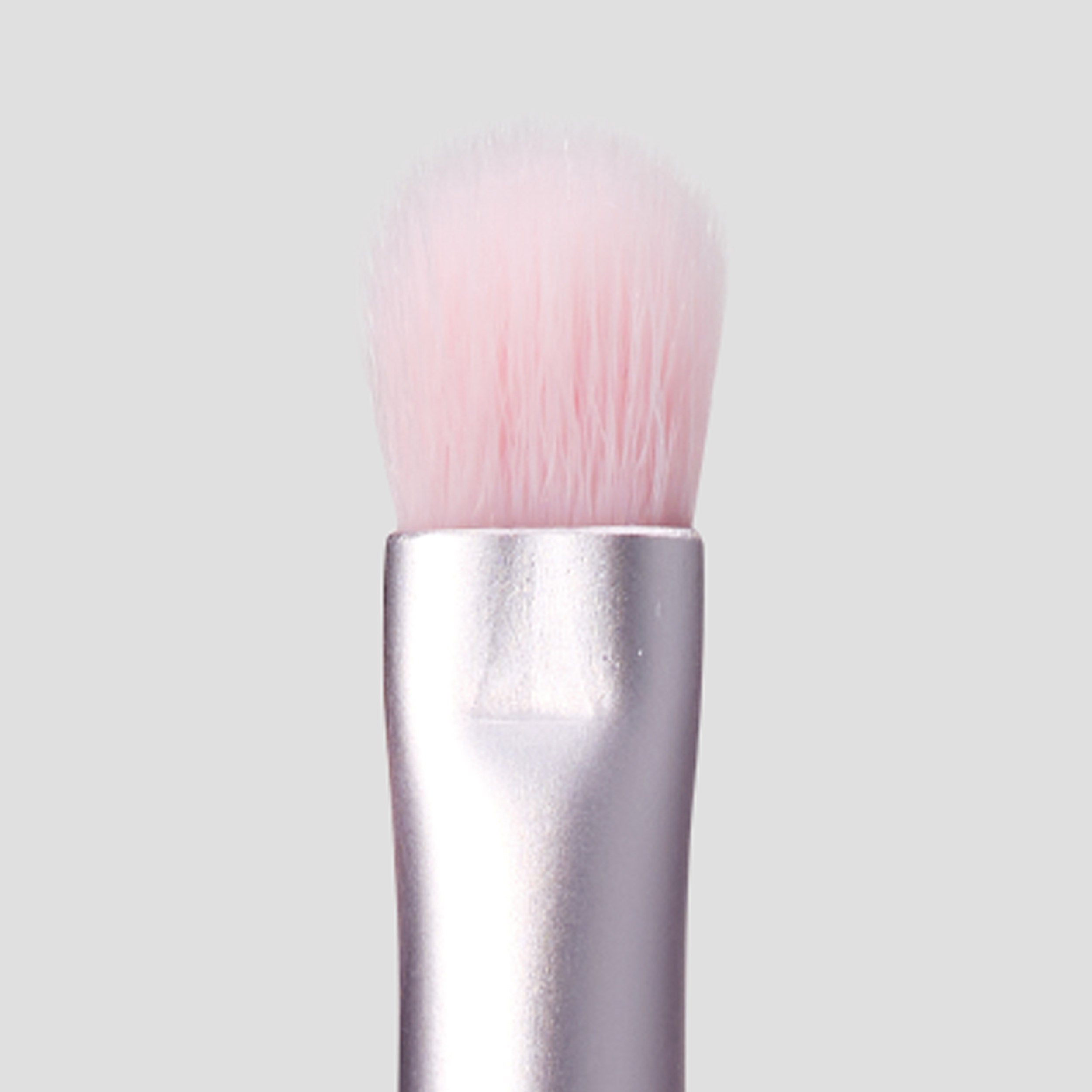 v4_Single-Eyeshadow-Brushe_ecomm_c66d7c2d-43f9-495d-9189-5128f48aeb4c.jpg
